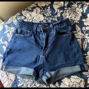 Cute High Waisted Shorts!! 27”